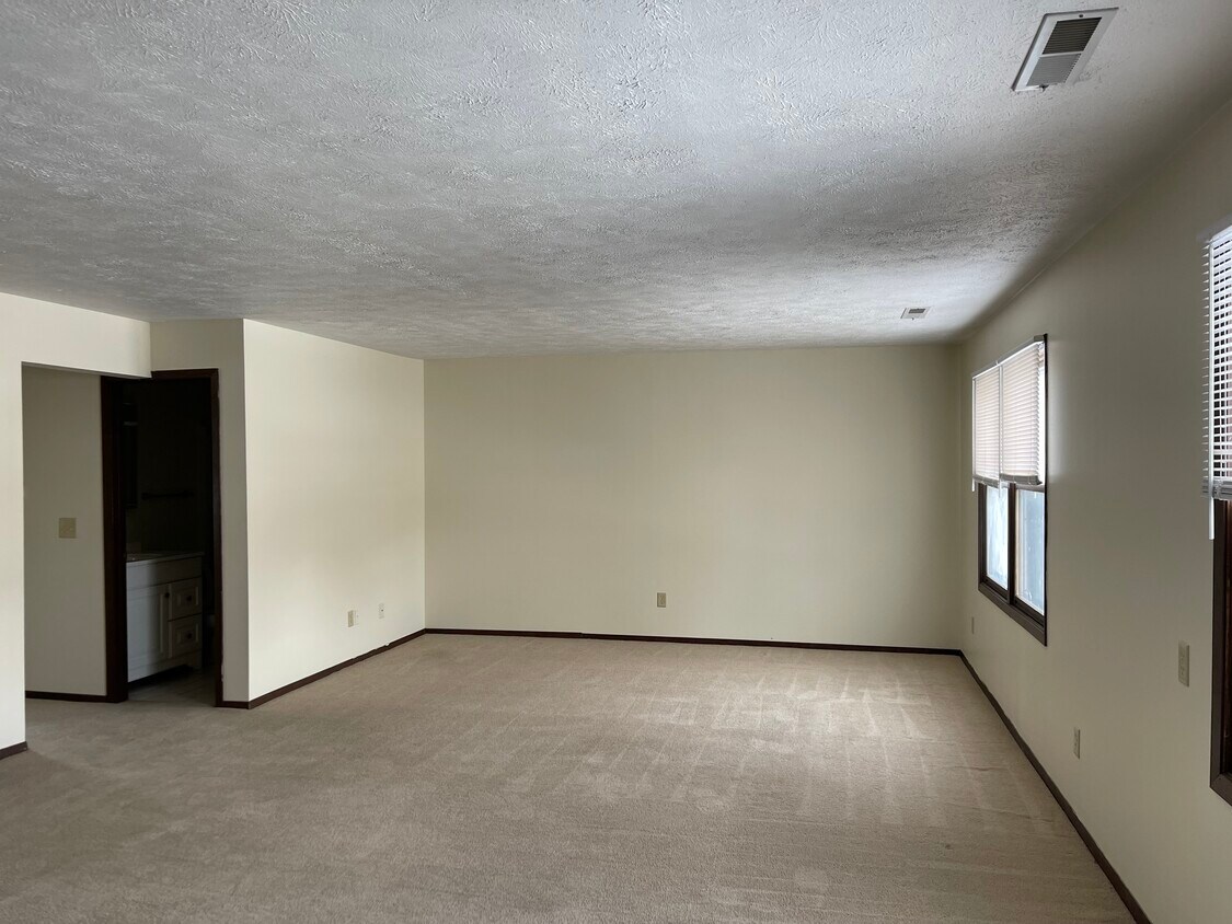 Livingroom - 708 Iaa Dr