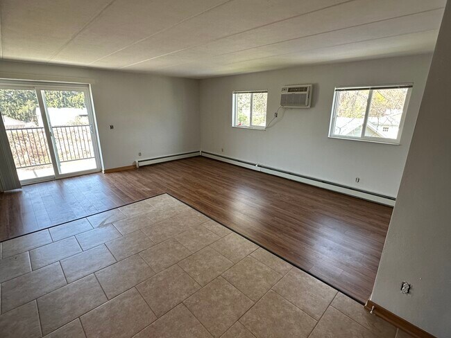 1402.10 - Hooker Avenue Apartments