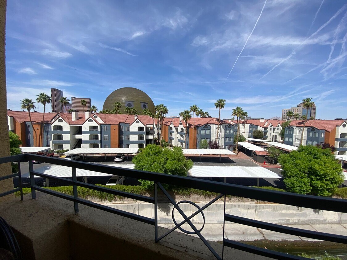 Foto principal - Beautiful, partially furnished 1 bedroom w...