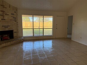 Building Photo - 2114 W Greens Rd