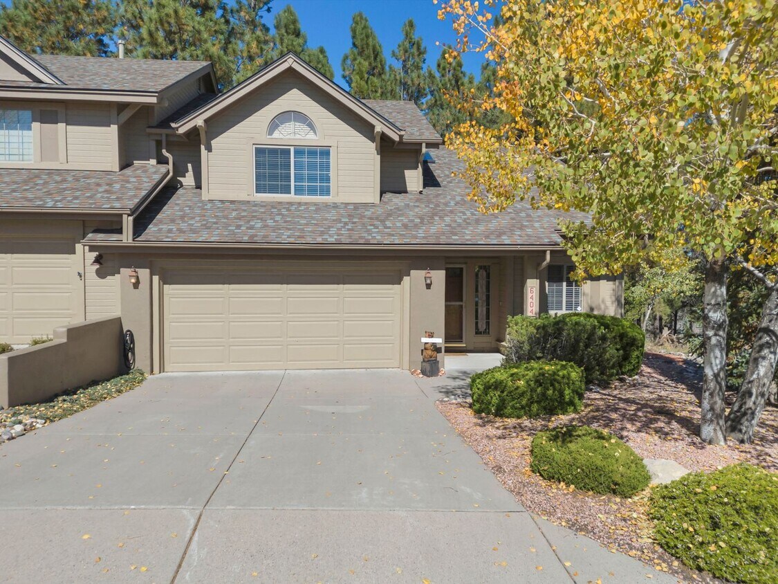 Primary Photo - Gorgeous Furnished Rental in East Flagstaff