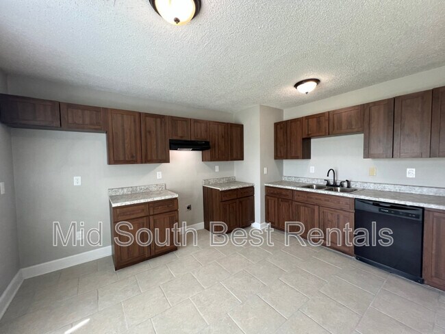 Building Photo - 4185 Wagon Wheel Dr