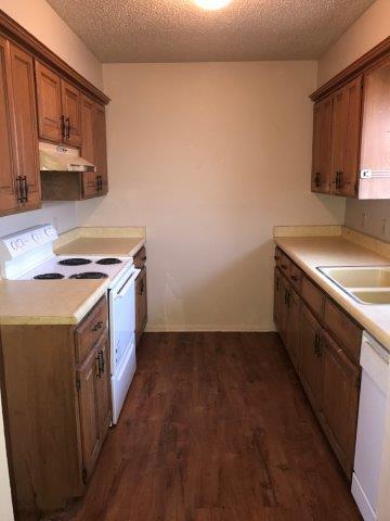 Building Photo - 2 bed duplex Moore Schools covered and lig...