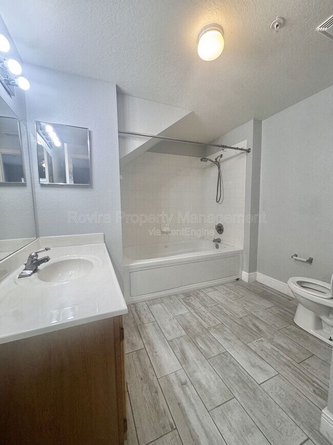 Foto del edificio - 4000 Venetian Bay Dr