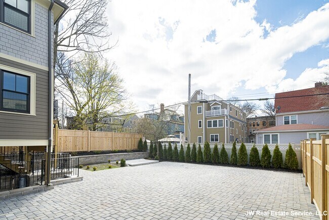 Foto del edificio - 23 Winslow Rd