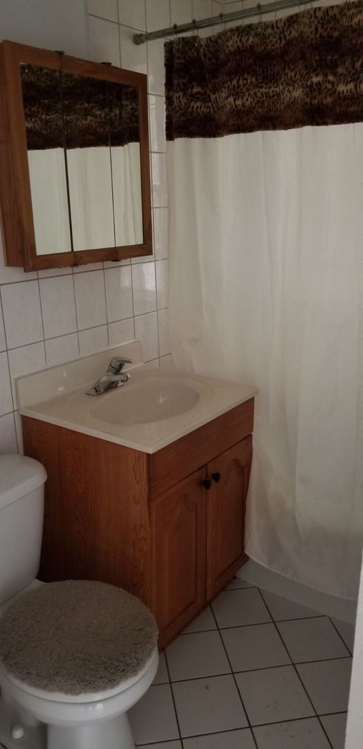 Foto del edificio - 2611 W Peterson Ave