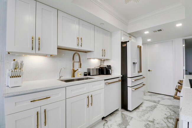 Foto del edificio - 5280 N Ocean Dr