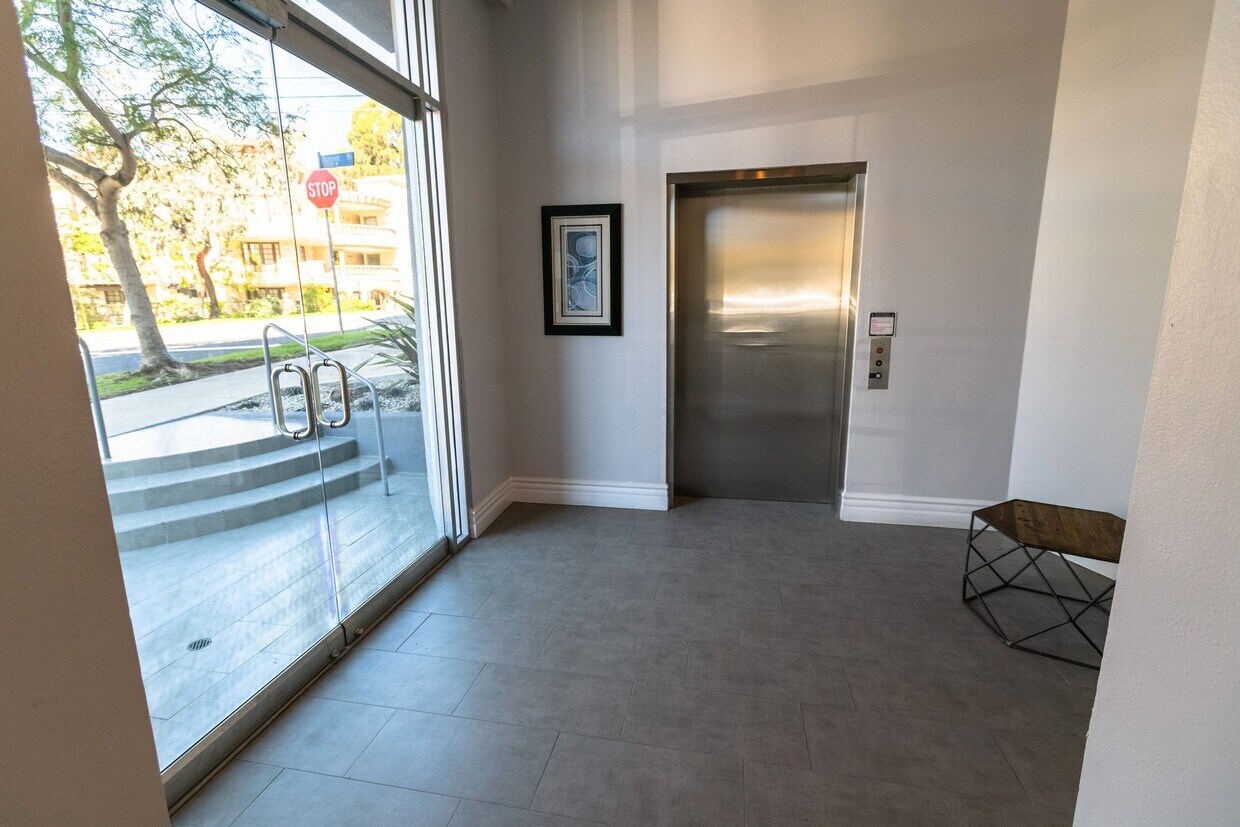 Foto del edificio - 16070 Sunset Blvd