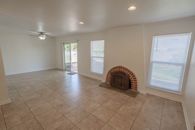 Building Photo - COMING SOON! Single Story 3 Bedroom Home f...