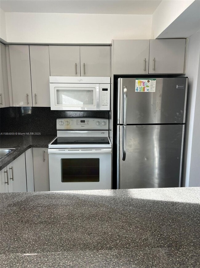 Building Photo - 4165 SW 67th Ave