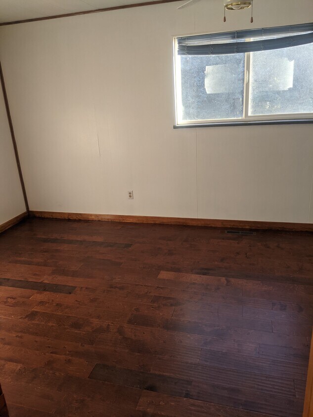 Foto del edificio - 1065 Sullivan Dr