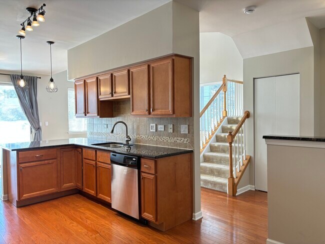 Building Photo - 2711 Odlum Dr