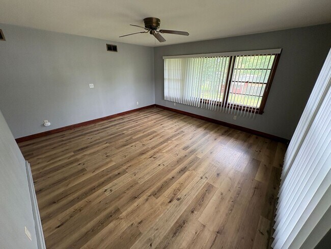 Foto del edificio - Bright & Spacious 3-Bedroom Home with Large Backyard