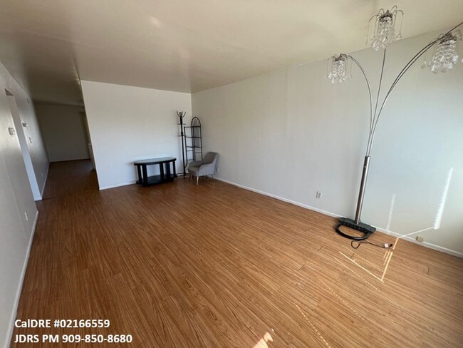 Building Photo - Lowered Price! Claremont 2 bedroom Apartment