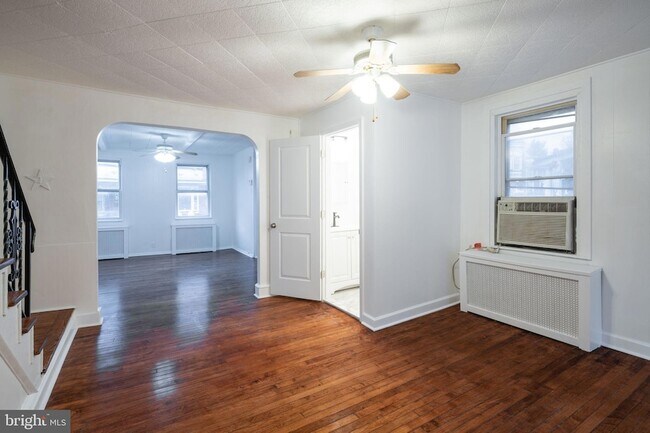 Building Photo - 4448 Mitchell St