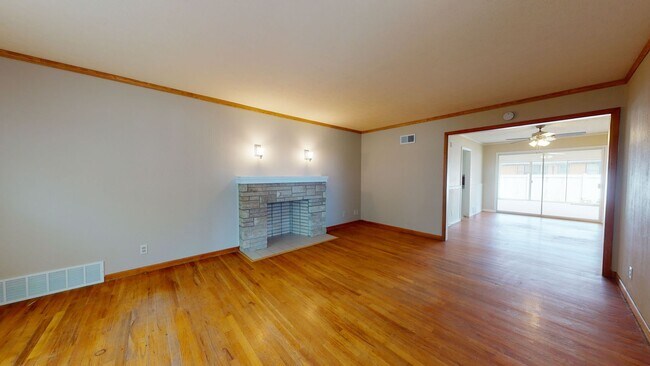 Foto del edificio - 3 Bedroom, 2 Bathroom House with Attached Double Garage