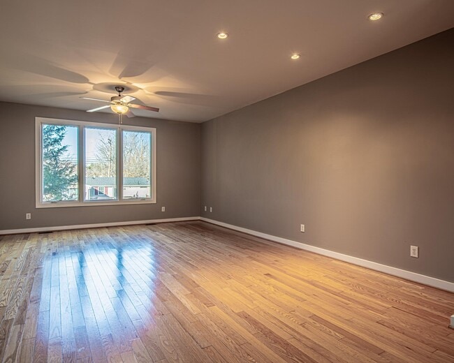Main Living Area - 1013 Linden Ave