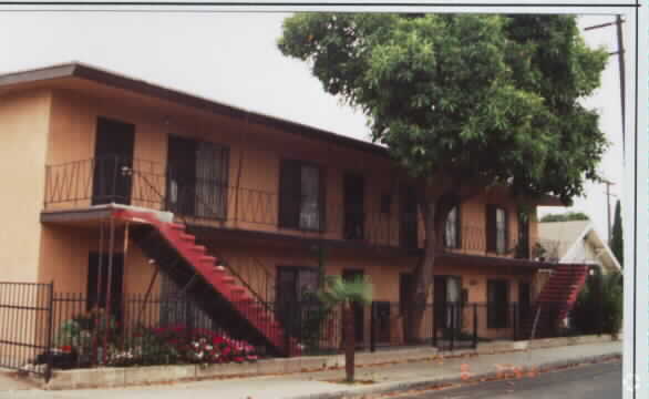 Primary Photo - 2110 E GAGE AV