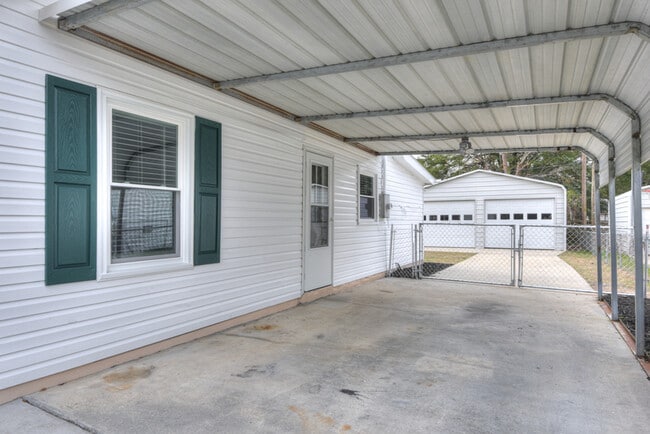 Building Photo - 103 Smallridge St