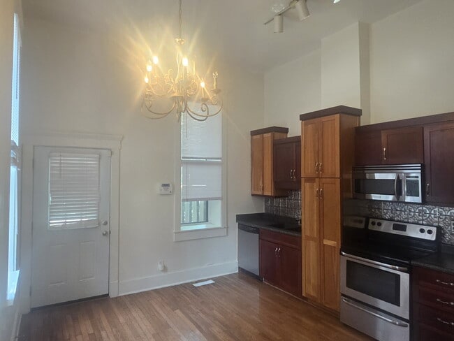 Building Photo - "2-Bed Condo with Gleaming Hardwood Floors...