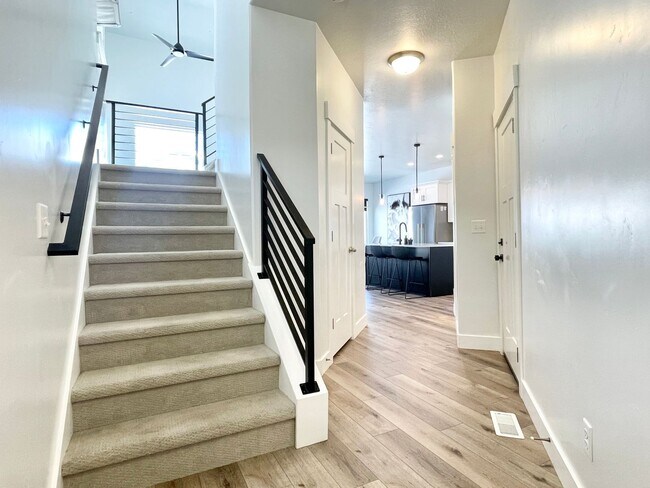 Building Photo - Modern Townhome at North Pointe Village!