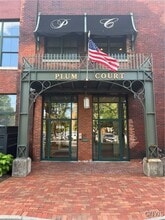 Building Photo - 526 Plum St