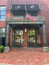 Building Photo - 526 Plum St