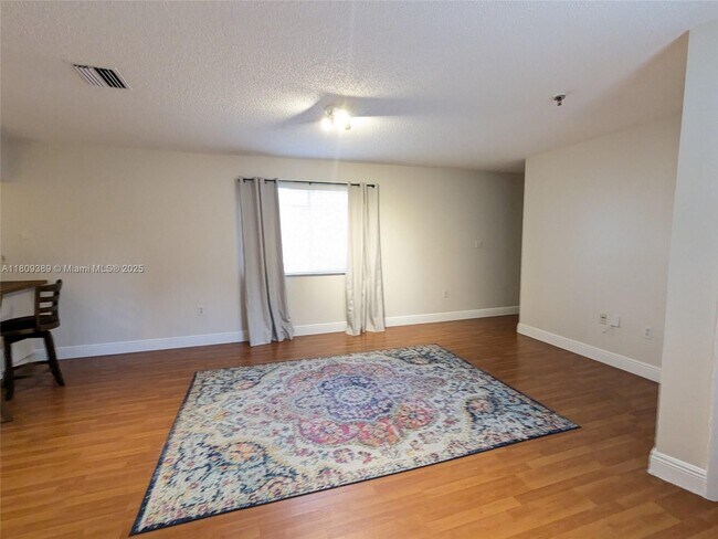 Foto del edificio - 240 SW 15th Rd