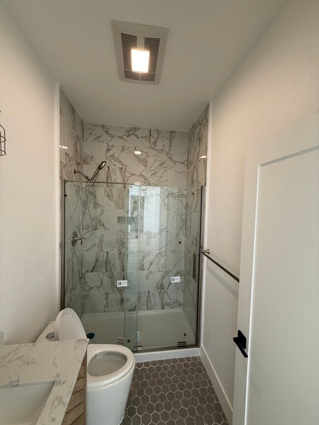 Foto del edificio - 11483 Delano St