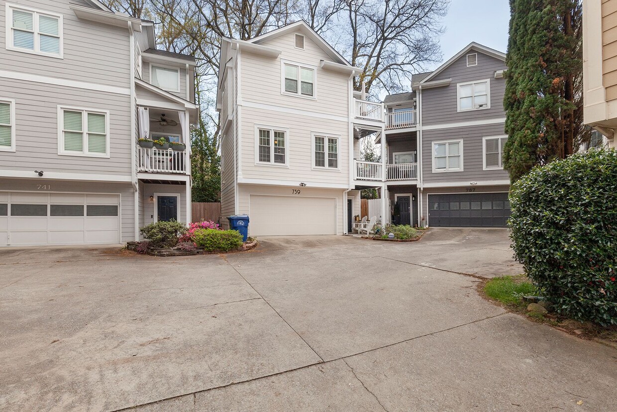 Primary Photo - Beautifully Renovated 2/2.5 in VA Highland...