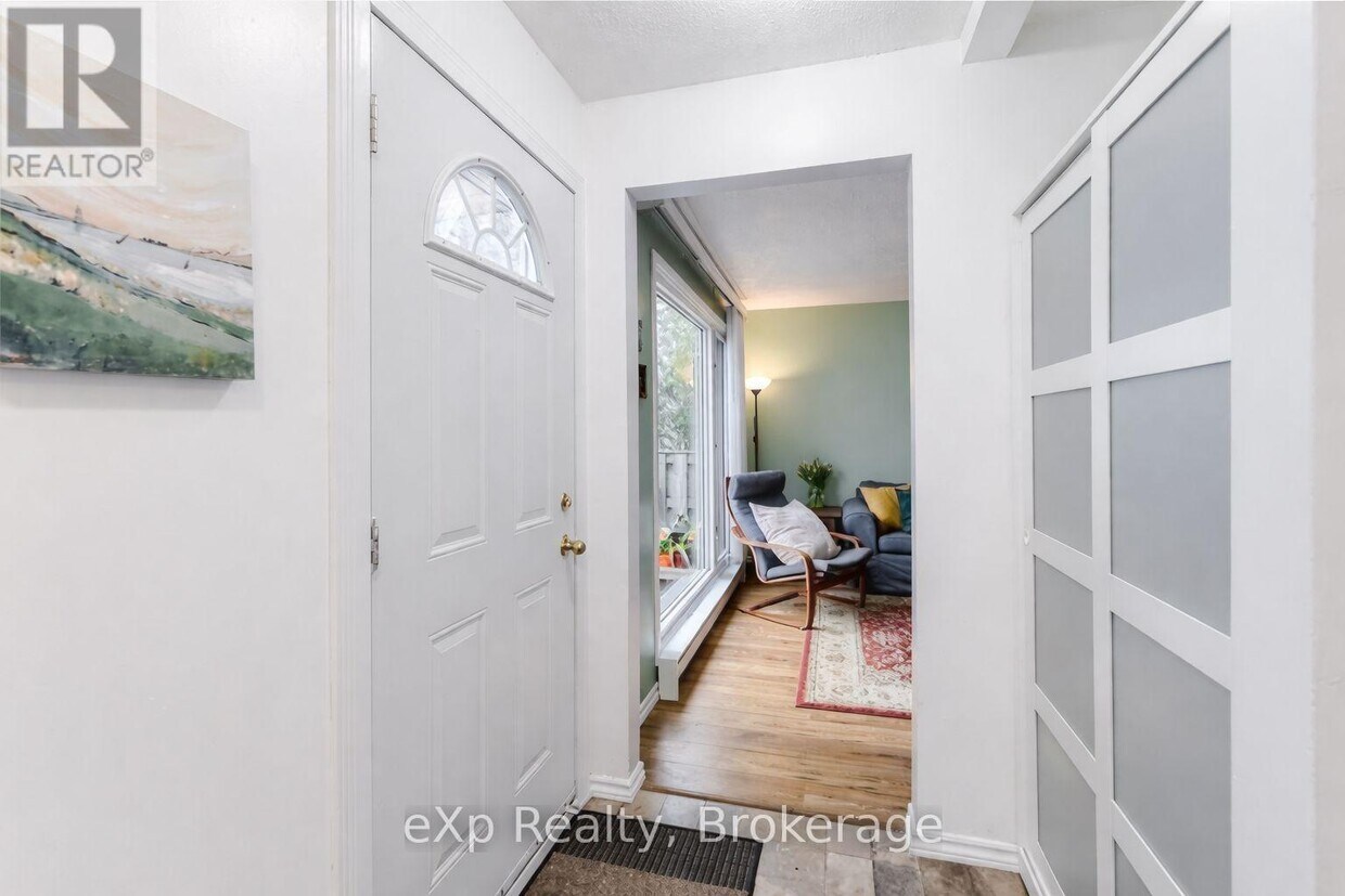 Photo du bâtiment - 332 Scottsdale Dr