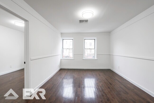 Foto del edificio - 33-04 Ditmars Blvd