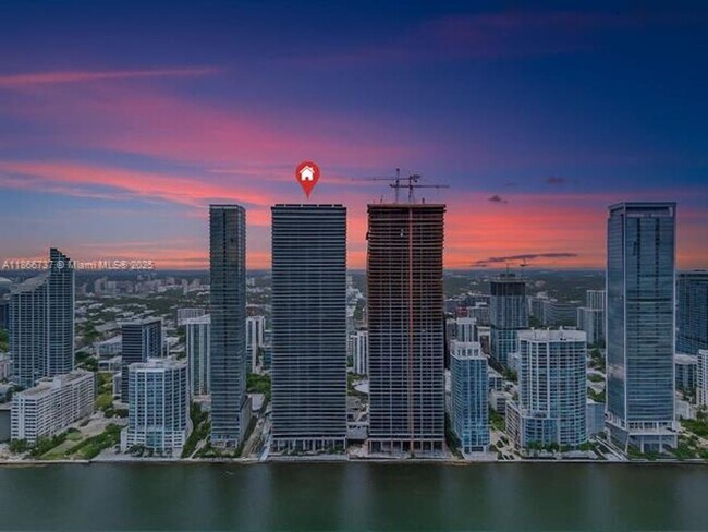 Foto del edificio - 700 NE 24th St