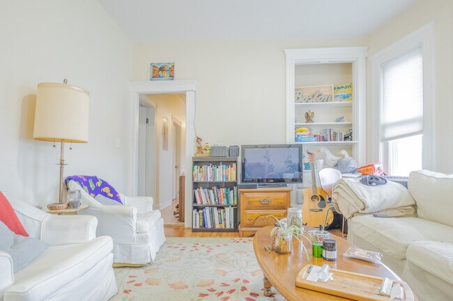 Foto del edificio - 738 Bennington St
