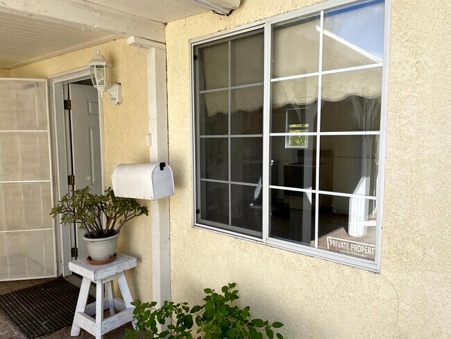 Foto del edificio - 44722 Fern Ave