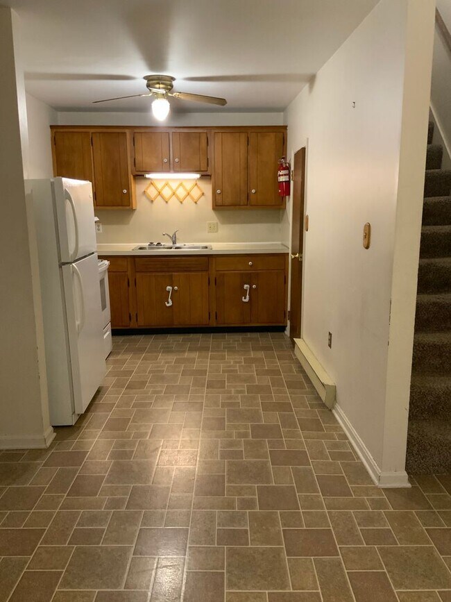 Building Photo - 2 br, 1 bath House - 5 W FRANKLIN ST