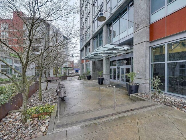 Foto del edificio - 1926 W Burnside St