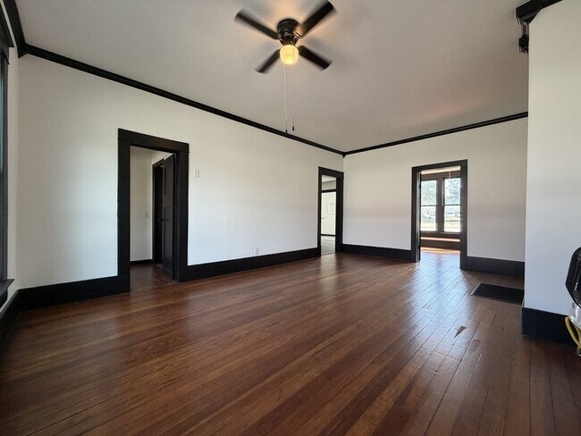 Foto del edificio - 401 E Twin Springs St