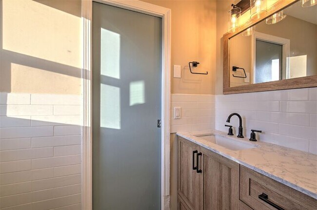 Building Photo - 110 Woodberry Cir
