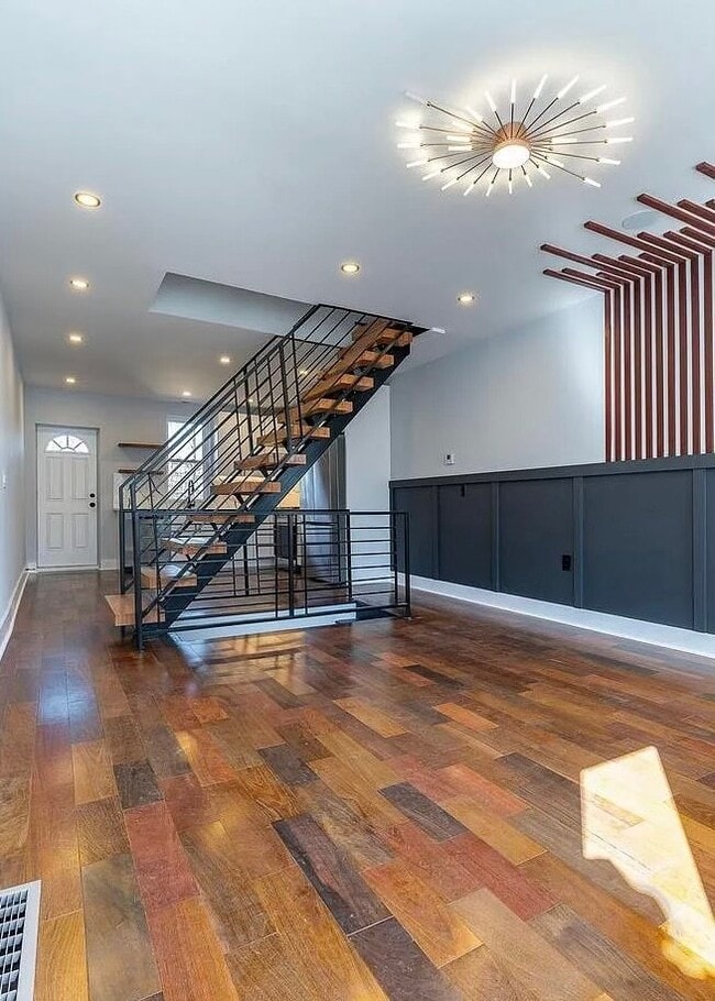 Building Photo - 9026 W Avalon Dr