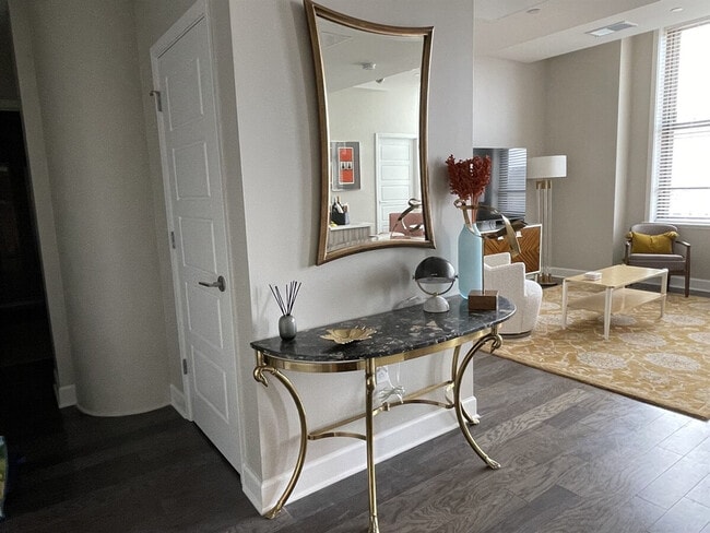 Foto del edificio - 272 E Main St