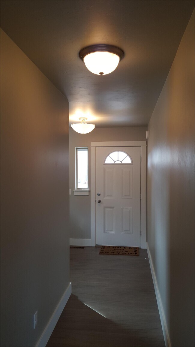 Foto del edificio - 726 Forest Glen Dr