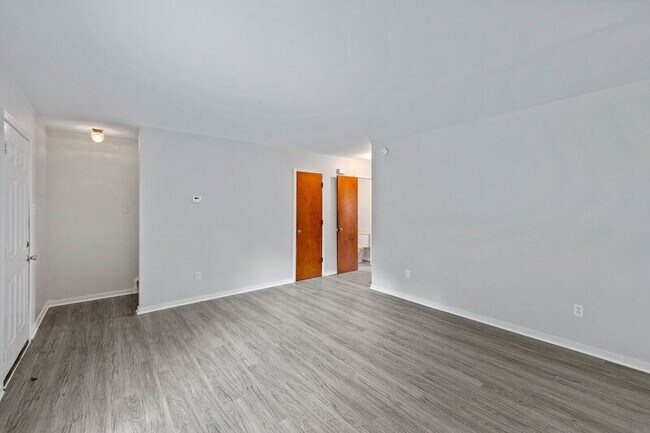 Foto del edificio - 2221-2223 Bowlin Ct