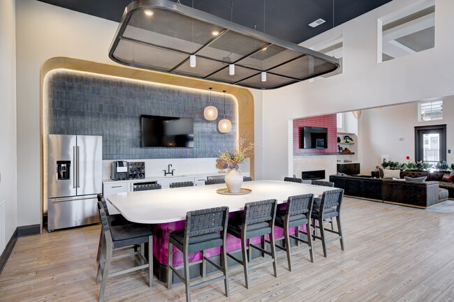 Foto del edificio - Hyde Park Towns & Flats