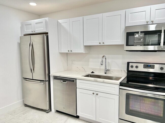 Foto del edificio - 4720 Holly Lake Dr