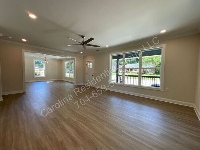 Foto del edificio - 307 N Catawba St