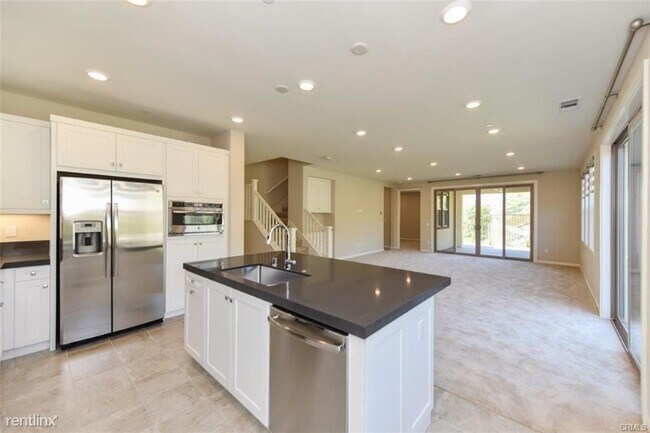 Building Photo - 4 br, 3.5 bath House - 7 Ocaso St