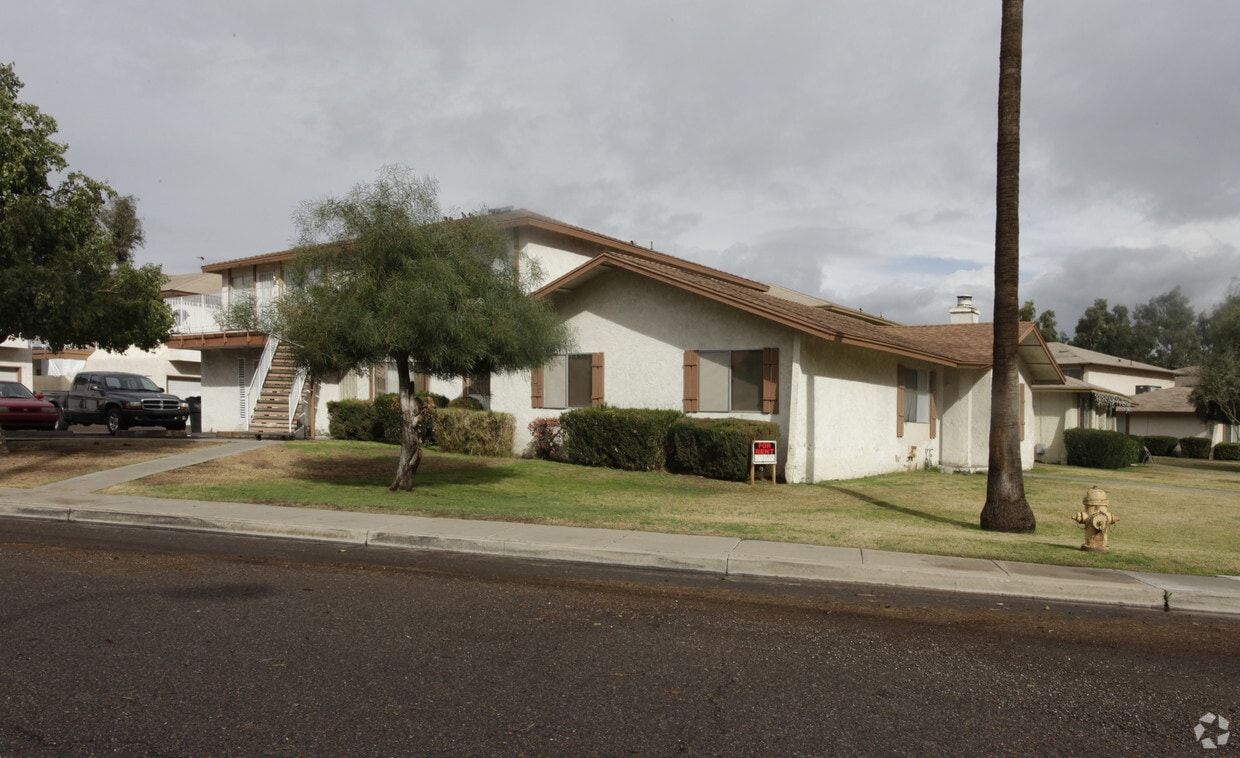 Primary Photo - 8102 N 33rd Ave