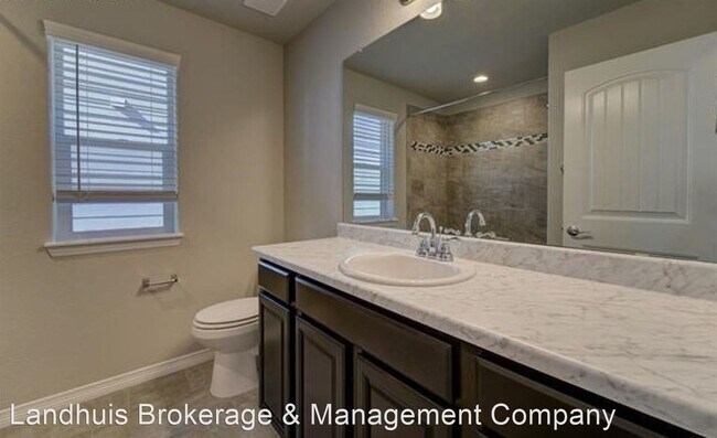 Building Photo - 5 br, 3 bath House - 6594 Lamine Dr.