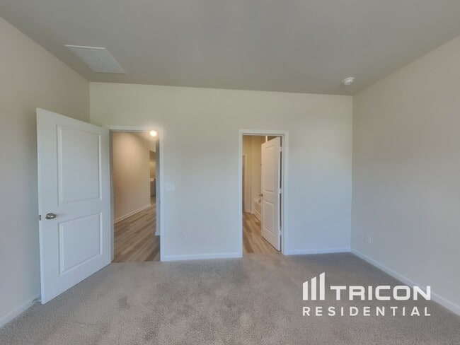 Building Photo - 267 Oliver Dr